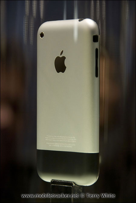 apple-iphone-back.jpg